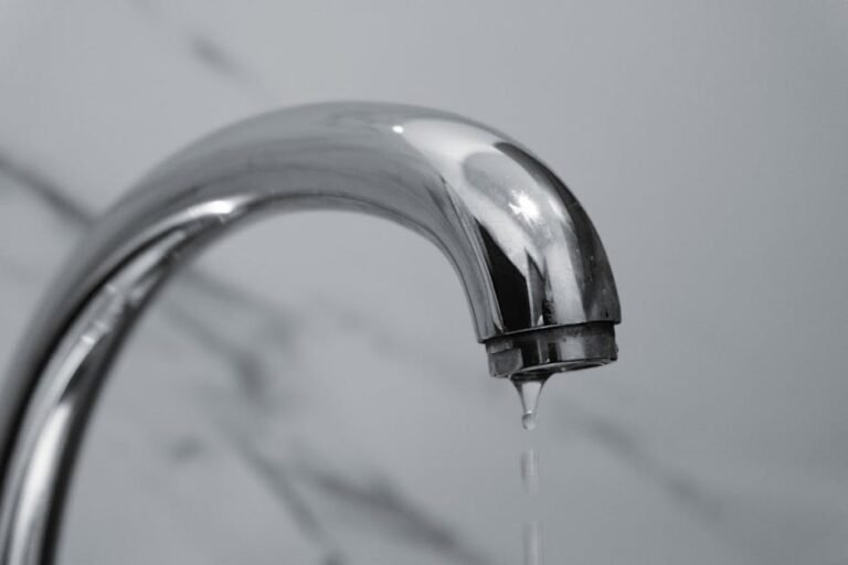 Como detectar vazamento de água em casa