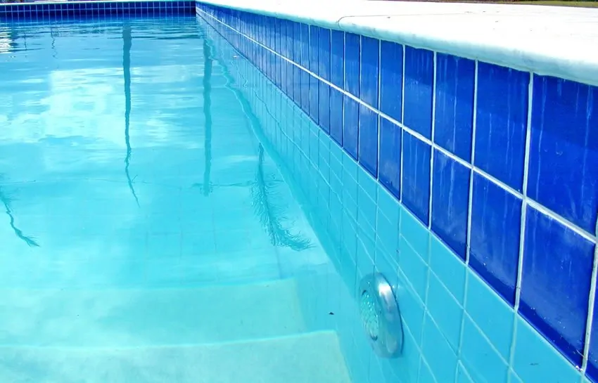 Vazamento em piscina: como detectar sem esvaziar