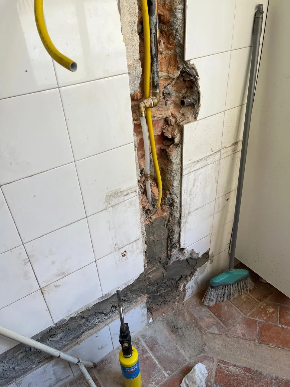 Caça vazamento em coluna fria ou quente em São Paulo — apartamento e prédio