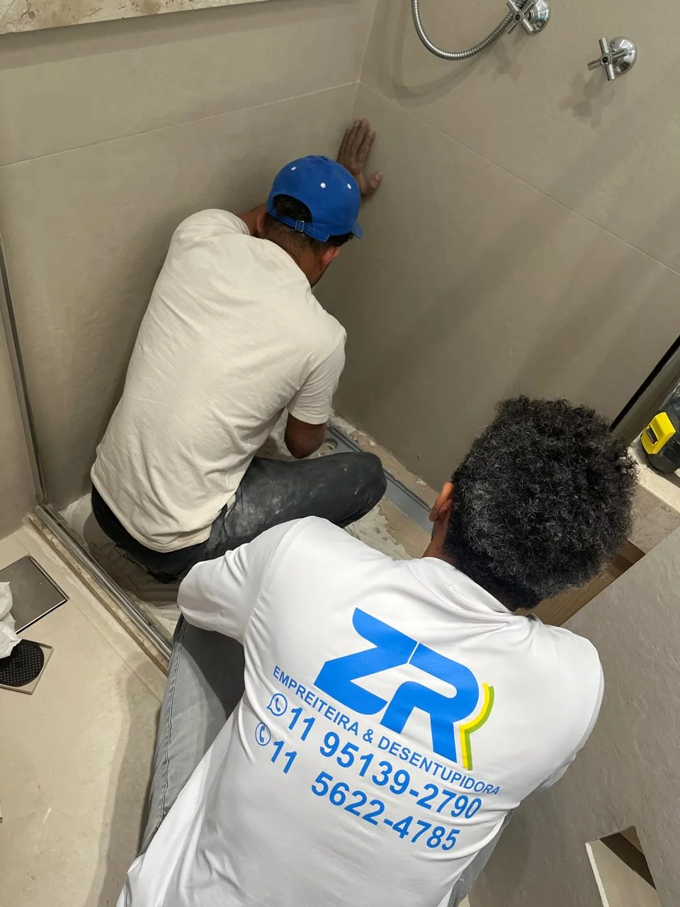 Caça vazamento em apartamento em São Paulo — geofone digital sem quebrar piso