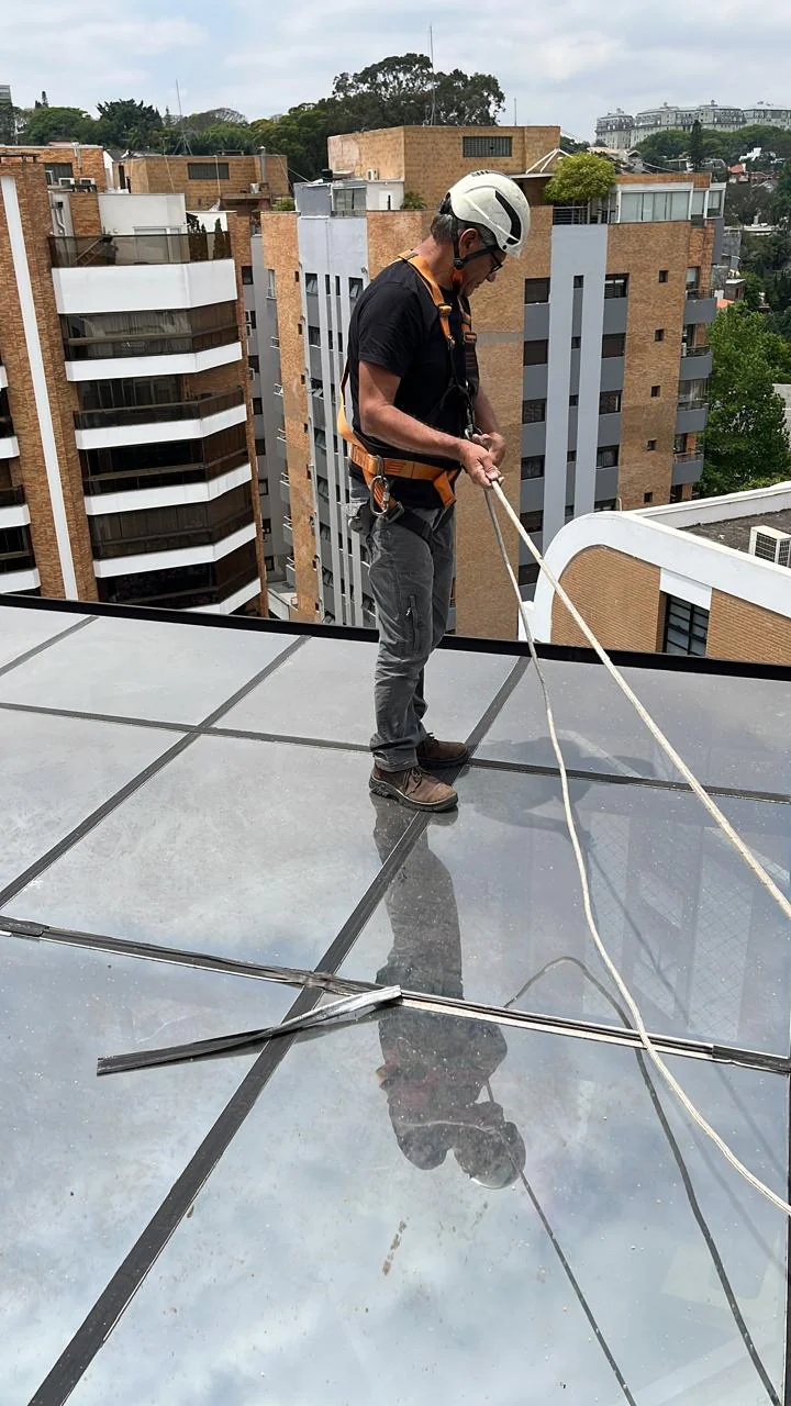 Caça vazamento em terraço e cobertura em São Paulo — impermeabilização e ralo